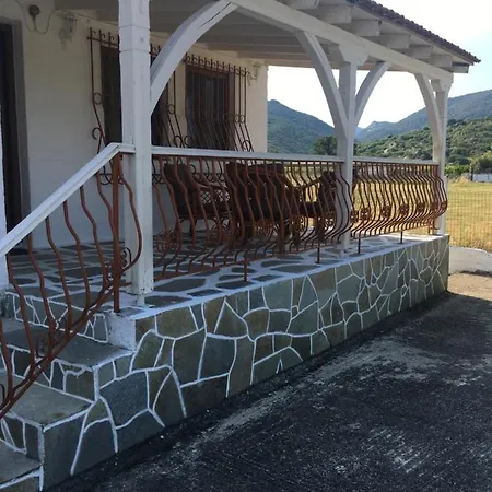 Andronikis House * Sykia