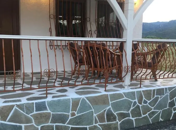 Andronikis House *